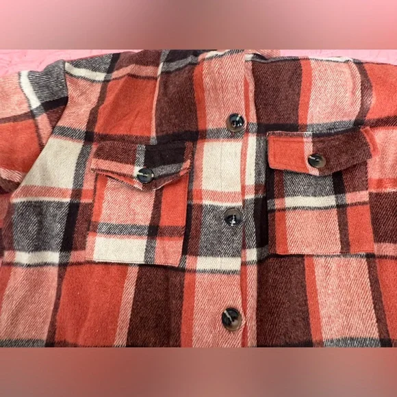 Cozy Plaid Shacket – Perfect for Fall Layering! - Picture 4 of 8
